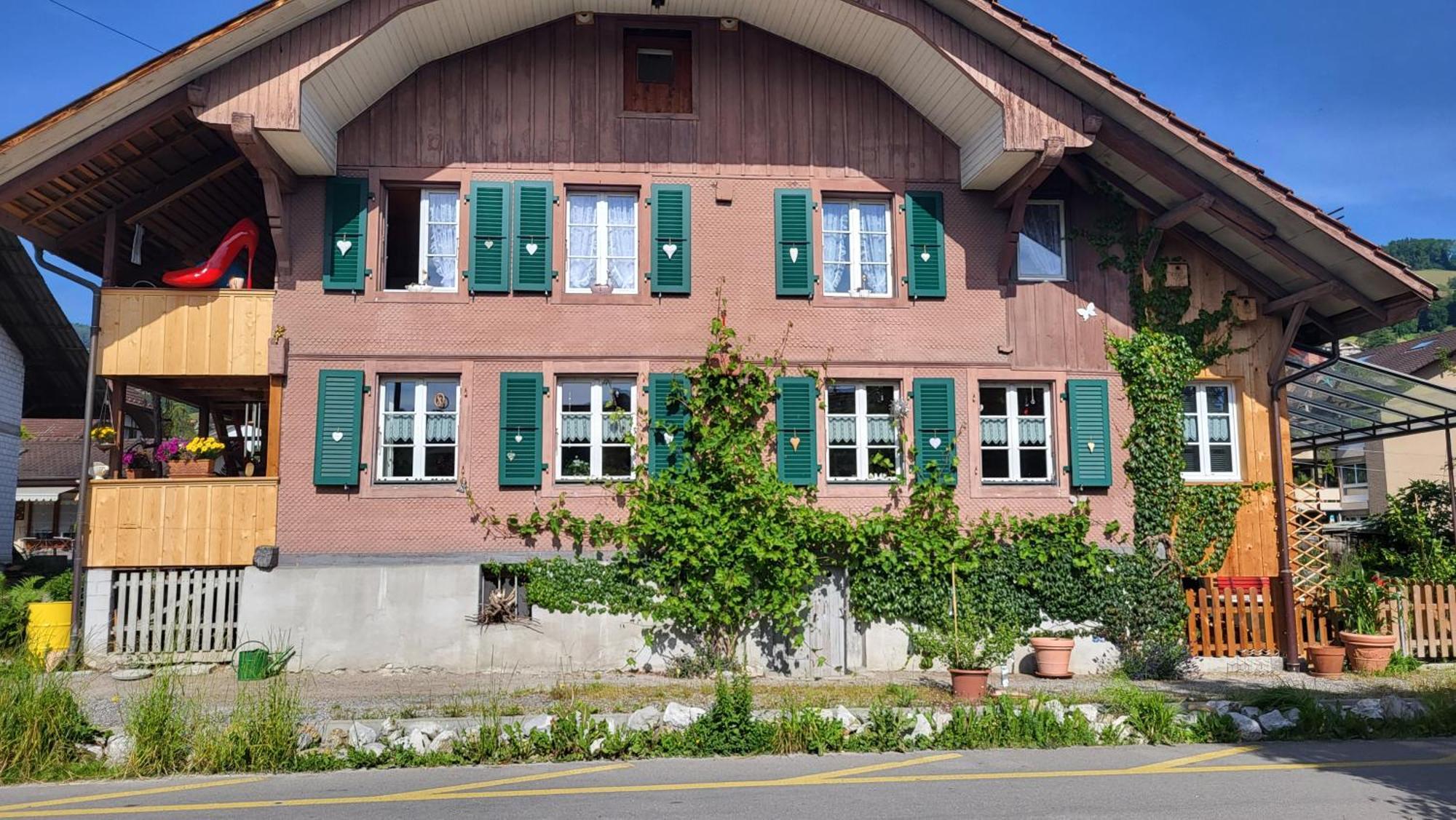 Auszeit Bed & Breakfast Wattenwil Exterior photo